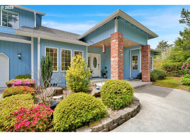 Property at 4922 Oceana Dr, Florence, OR 97439, 3 beds, 2.5 baths