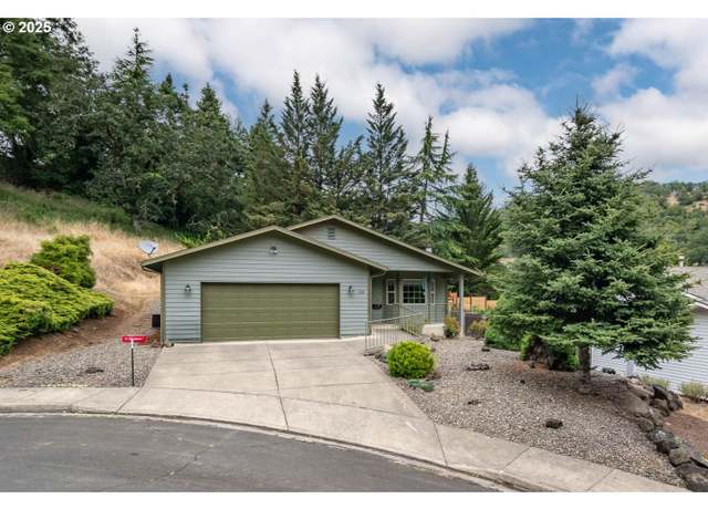 Property at 128 NW Woodrose Ct, Roseburg, OR 97471, 2 beds, 2 baths
