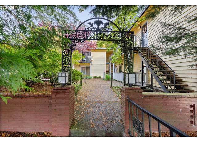 Property at 3561 SW Troy St #7, Portland, OR 97219, 1 bath