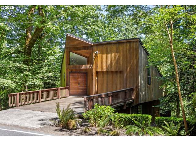 Property at 2938 SW Fairmount Blvd, Portland, OR 97239, 3 beds, 1.5 baths