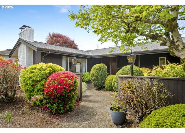 Property at 5201 SE 36th Pl, Portland, OR 97202, 3 beds, 2 baths