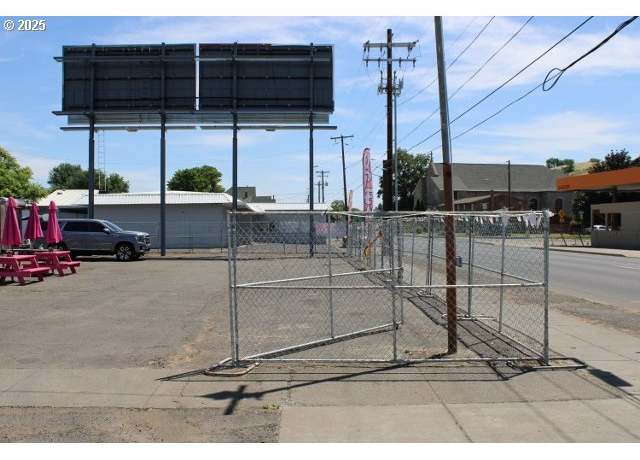 Property at 701 SE Court Ave, Pendleton, OR 97801