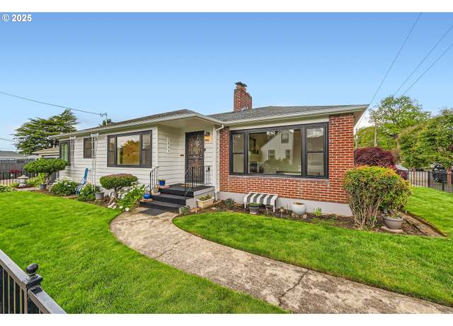 Property at 1805 NE Saratoga St, Portland, OR 97211, 3 beds, 2 baths