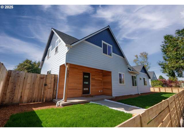 Property at 535 E St, Independence, OR 97351, 4 beds, 2.5 baths