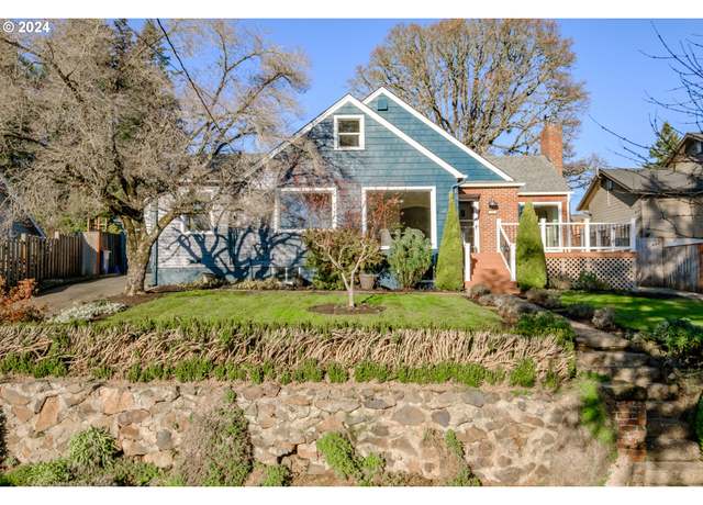 Property at 895 Hilltop Dr, Salem, OR 97304, 3 beds, 2 baths