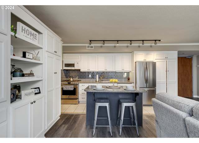 Property at 533 NE Holladay St #409, Portland, OR 97232, 1 bed, 1 bath