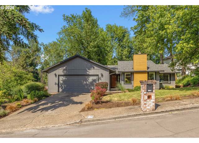 Property at 1716 Aspen Ct, Lake Oswego, OR 97034, 3 beds, 2 baths