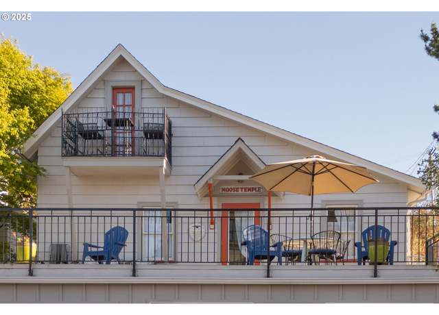 Property at 817 Exchange St, Astoria, OR 97103, 4 beds, 5 baths