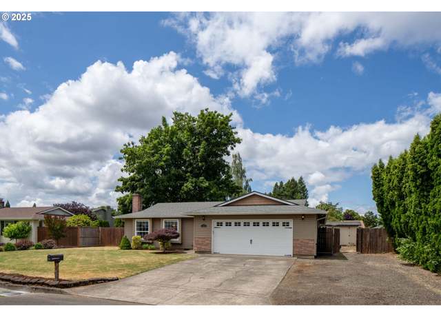 Property at 1001 S Grant St, Canby, OR 97013, 3 beds, 2 baths