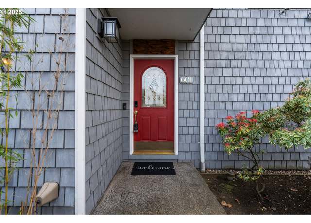 Property at 601 N Tomahawk Island Dr, Portland, OR 97217, 3 beds, 2 baths