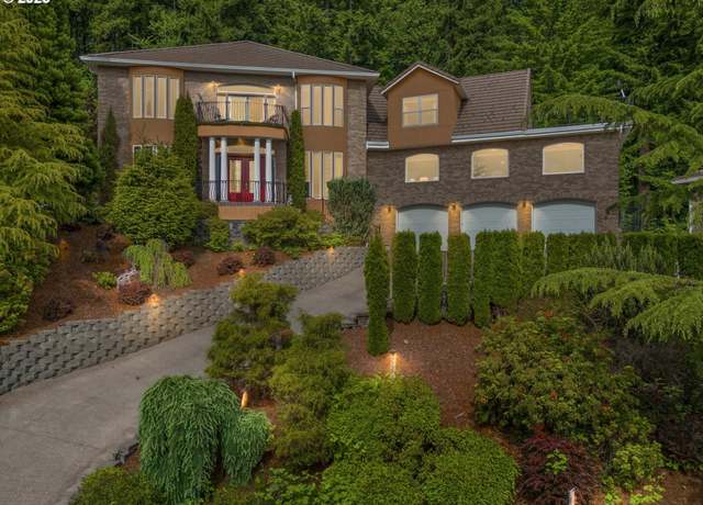 Property at 12712 SE 137th Dr, Happy Valley, OR 97086, 6 beds, 3.5 baths