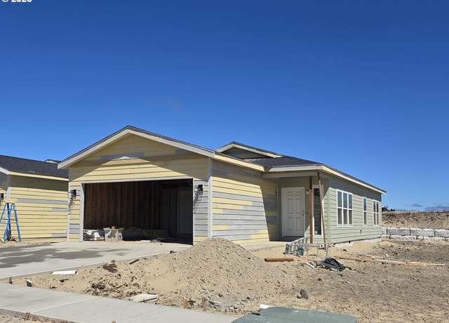 Property at 1447 53rd St, Florence, OR 97439, 2 beds, 2 baths