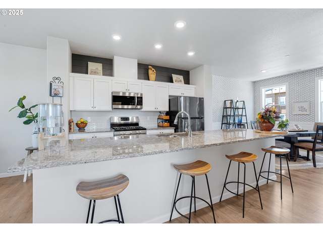 Property at 28700 SW Villebois Dr N, Wilsonville, OR 97070, 3 beds, 3.5 baths
