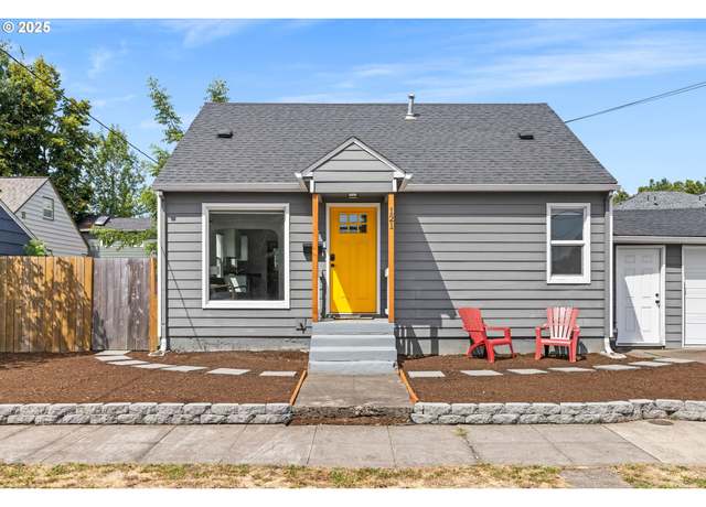 Property at 121 NE Edison St, Hillsboro, OR 97124, 2 beds, 1 bath