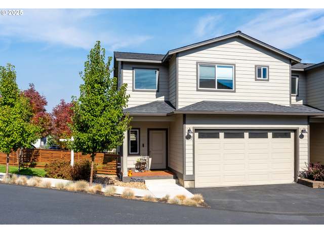 Property at 952 NE Paula Dr, Bend, OR 97701, 3 beds, 2.5 baths