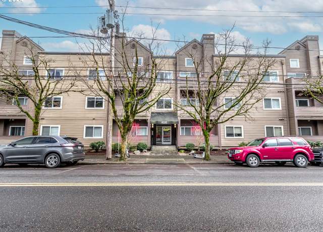 Property at 4320 S Corbett Ave #202, Portland, OR 97239, 3 beds, 2 baths