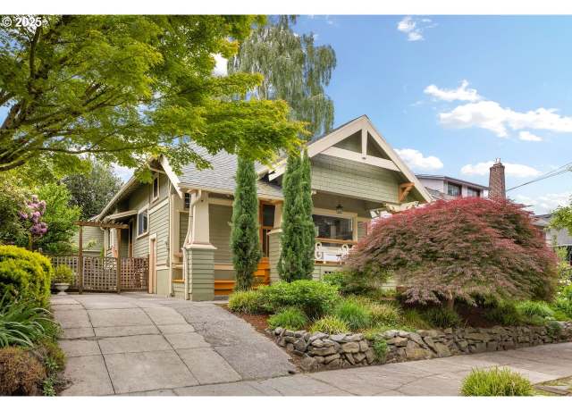 Property at 3438 SE Caruthers St, Portland, OR 97214, 3 beds, 1 bath