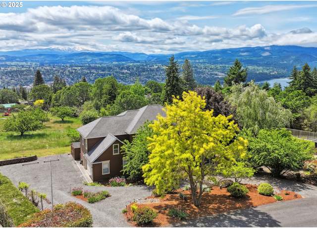 Property at 152 Palos Verdes, White Salmon, WA 98672, 4 beds, 4.5 baths