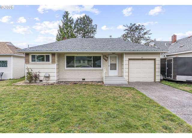 Property at 1041 19th Ave, Longview, WA 98632, 2 beds, 1 bath