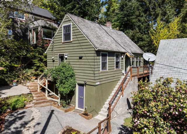 Property at 1027 SW Grover St, Portland, OR 97239, 2 beds, 1.5 baths