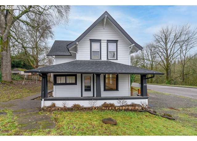 Property at 102 SE 1st St, Mcminnville, OR 97128, 4 beds, 1 bath
