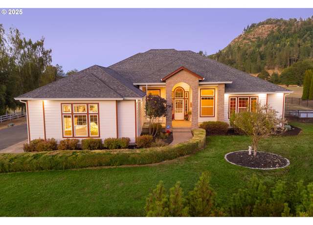 Property at 580 Evelyn St, Roseburg, OR 97471, 3 beds, 2.5 baths