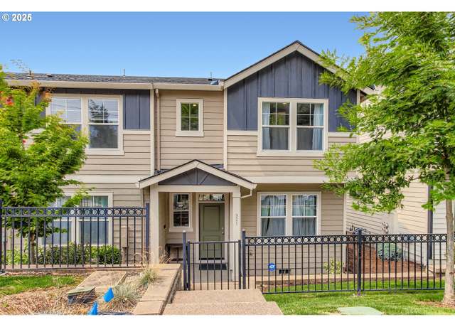 Property at 921 N 19th Ave, Cornelius, OR 97113, 3 beds, 2.5 baths