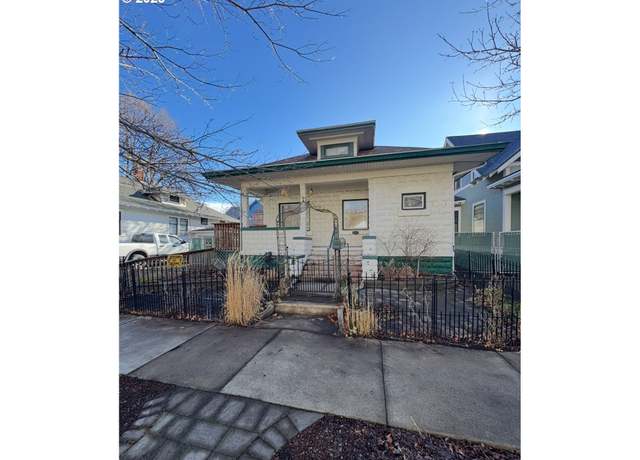 Property at 1613 5th St, La Grande, OR 97850, 3 beds, 3 baths