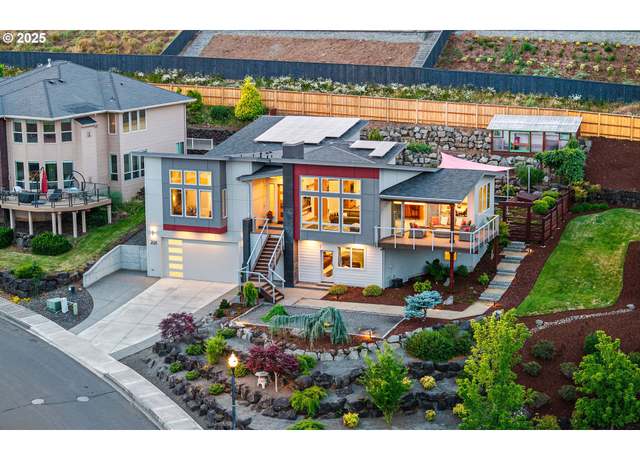 Property at 221 W Dogwood St, Washougal, WA 98671, 4 beds, 3.5 baths