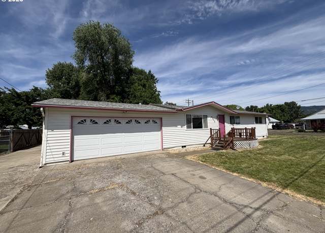Property at 2312 N Pine St, La Grande, OR 97850, 3 beds, 1 bath