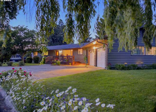 Property at 10102 Emily Dr, La Grande, OR 97850, 3 beds, 3 baths