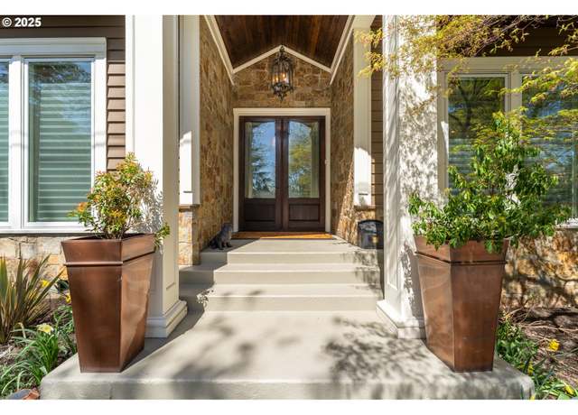 Property at 2744 SW Sherwood Dr, Portland, OR 97201, 4 beds, 3 baths