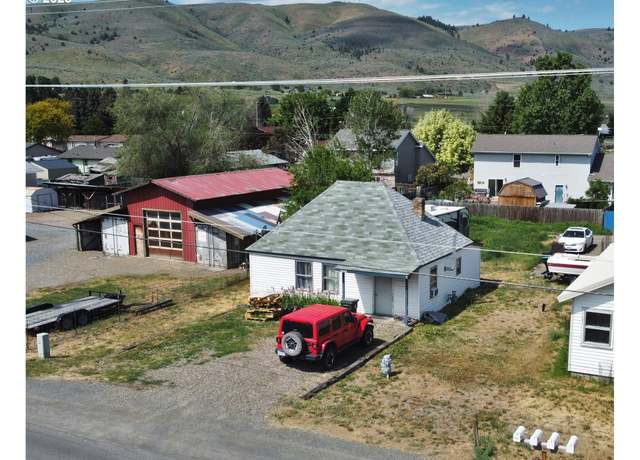 Property at 2093 17th St, Baker City, OR 97814, 2 beds, 1 bath