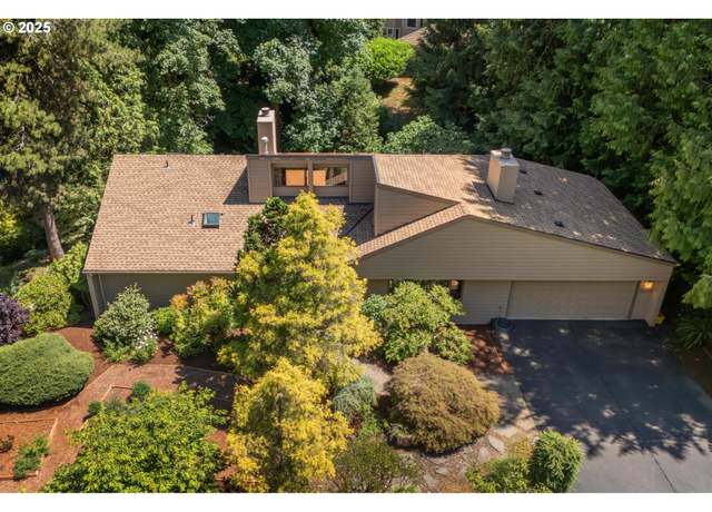 Property at 1320 SW Kari Ln, Portland, OR 97219, 5 beds, 3 baths