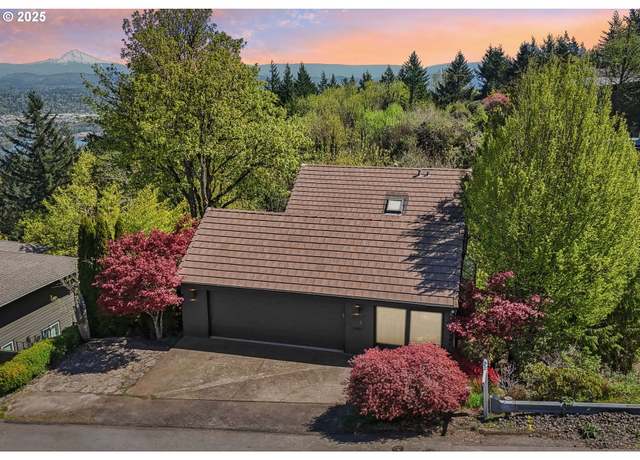 Property at 4260 SW Mcdonnell Ter, Portland, OR 97239, 5 beds, 3 baths