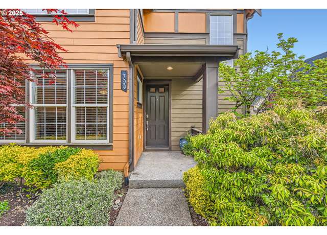 Property at 799 NE 70th Ave, Hillsboro, OR 97124, 3 beds, 2.5 baths
