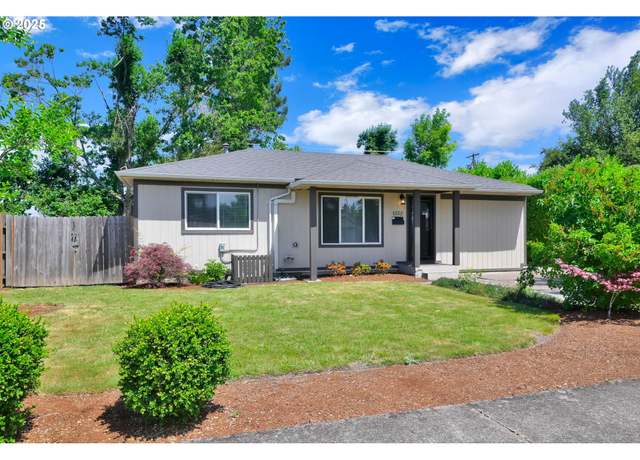 Property at 1332 Centennial Blvd, Springfield, OR 97477, 3 beds, 1 bath