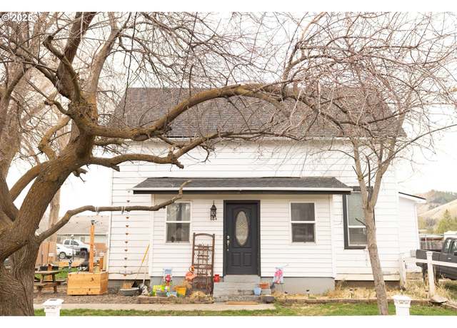 Property at 604 Lane Ave, La Grande, OR 97850, 4 beds, 3 baths