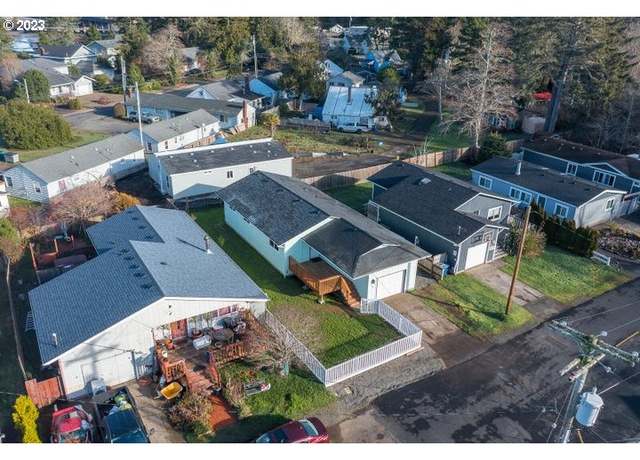 Property at 1302 SW 63rd St, Lincoln City, OR 97367, 3 beds, 1.5 baths