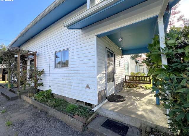 Property at 1042 Fir Ave, Reedsport, OR 97467, 3 beds, 1 bath