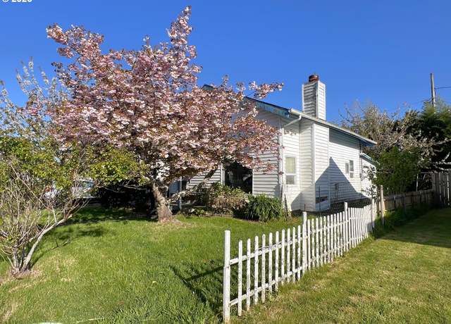 Property at 1042 Fir Ave, Reedsport, OR 97467, 3 beds, 1 bath