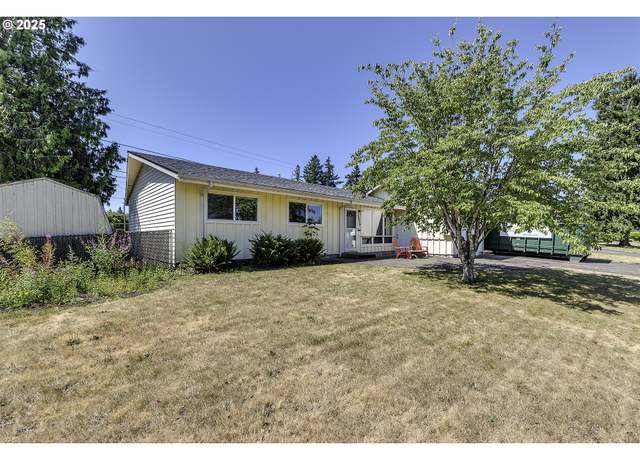 Property at 12514 NE Russell St, Portland, OR 97230, 3 beds, 1 bath