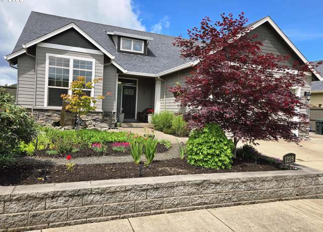 Property at 1228 S 40th Pl, Springfield, OR 97478, 3 beds, 2 baths