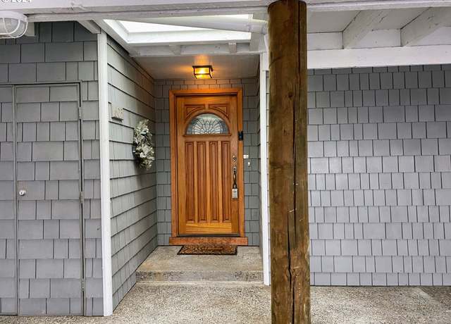 Property at 605 N Tomahawk Island Dr, Portland, OR 97217, 3 beds, 2.5 baths