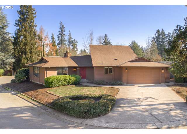 Property at 1012 NW Oakwood Cir, Mcminnville, OR 97128, 3 beds, 2 baths