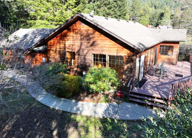 Property at 308 Winchuck River Rd, Brookings, OR 97415, 3 beds, 2.5 baths