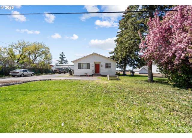 Property at 1675 NW 11th St, Hermiston, OR 97838, 6 beds, 3 baths
