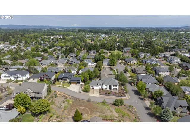Property at 2683 NW MT Hood Dr, Mcminnville, OR 97128