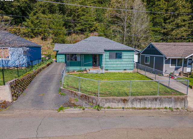 Property at 900 W 17th St, Coquille, OR 97423, 3 beds, 2 baths