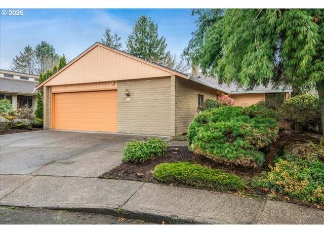 Property at 2347 NE 152nd Pl, Portland, OR 97230, 2 beds, 2 baths